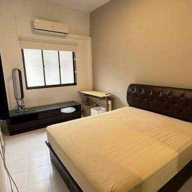 No owner staying! Ensuite room at 349 telok kurau road for rent! Aircon wifi!