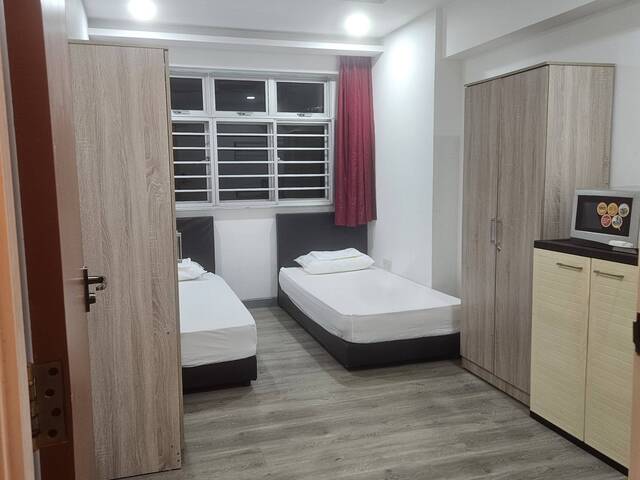 1 Common Room For Rent at Woodlands Crescent ( Indian Single Female Only )