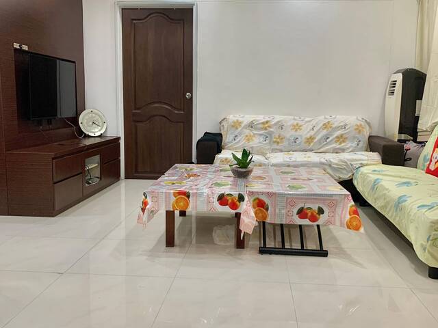 Blk 234 AMK - couple room / 2 ladies - walk to MAYFLOWER MRT