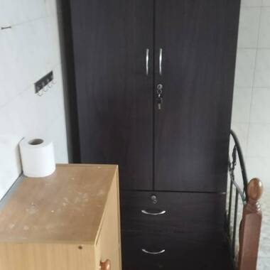 Pocket room above Shopping Mall, no owner. 2mins walk to Chinatown Mrt