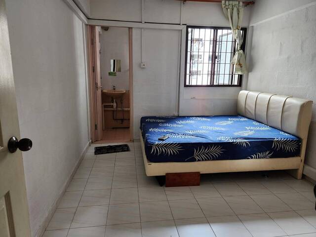 Master room for rent near by Clementi MRT