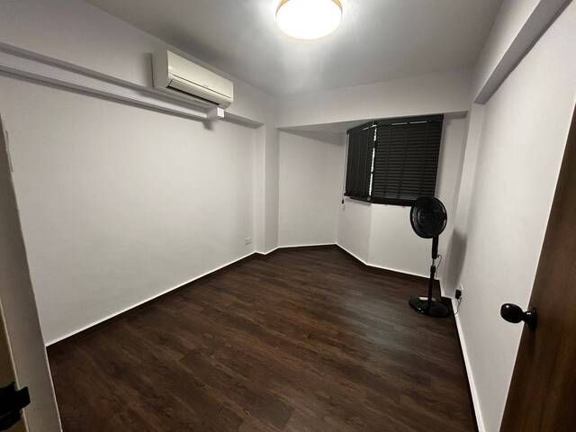 Common room at 682a woodlands drive 62 for rent! Aircon wifi!