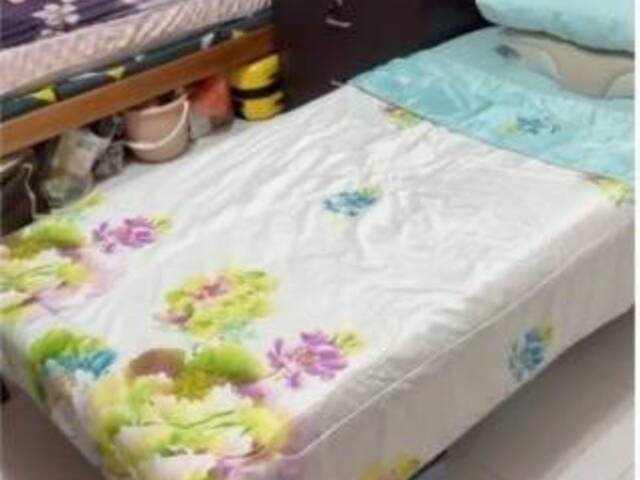 Blk 322 Bt Batok - SHARE ROOM for 1 lady