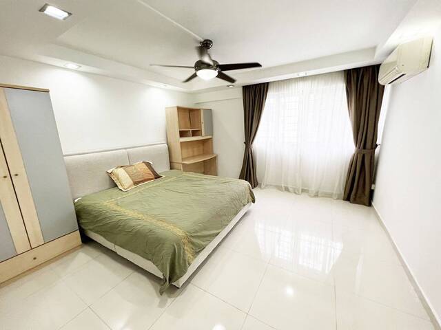 BLK 461, Tampines Street 44, Beautiful Common Room for Rent by Owner Available on 01/1...