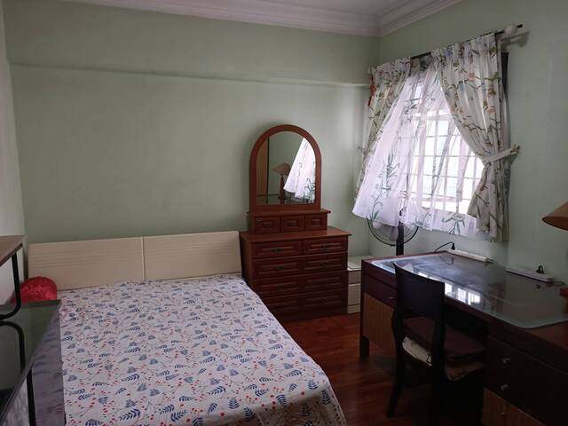 Near Pioneer MRT HDB High-Level Common Room for Rent