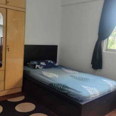 Common room at 13 dover close east for rent! Aircon wifi!