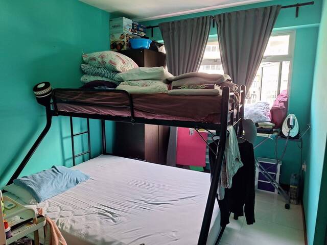 Common room at 512b yishun street 51 for rent! Aircon wifi!