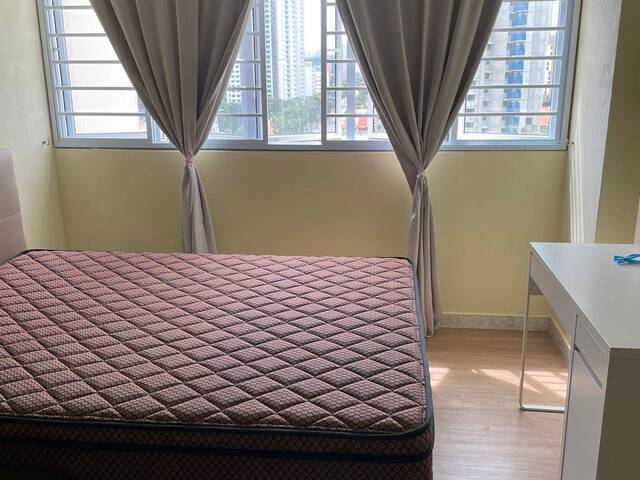 Common room at 94 whampoa drive for rent! Aircon wifi!