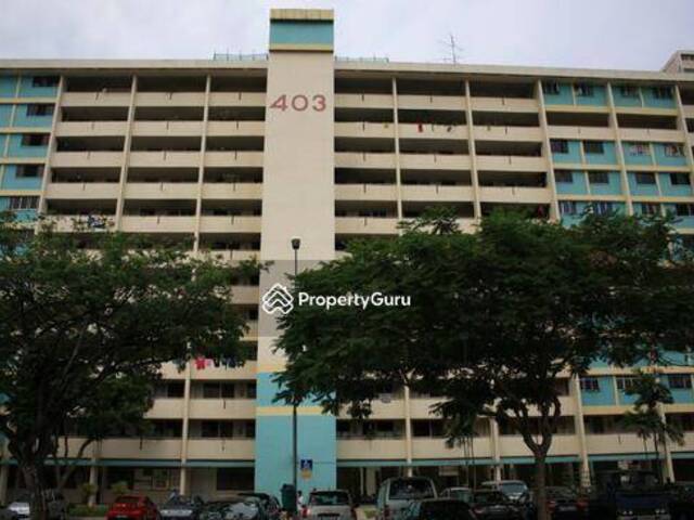 Master Room for rent at Blk 403 Ang Mo Kio Avenue 10. Near to Ang Mo Kio MRT! NO AGENT FEE