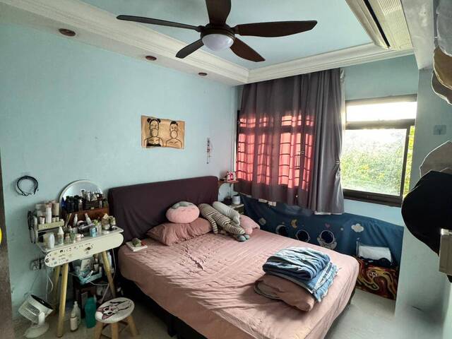 Female Sharing Room For Rent