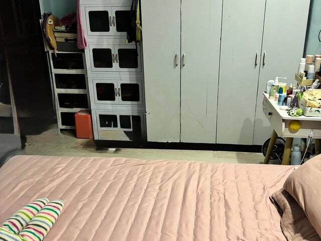 Female Sharing Room For Rent
