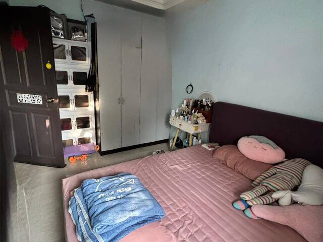 Female Sharing Room For Rent