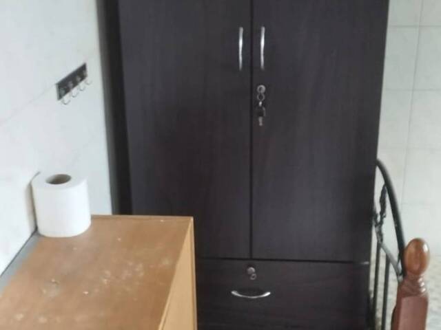 Pocket room above Shopping Mall, no owner. 2mins walk to Chinatown Mrt