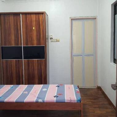 Master room and common room at Happy Avenue East for rent! Aircon wifi!