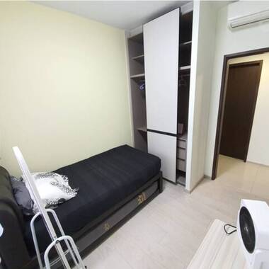 Privacy Room with attached bathroom, GYM, Swimming Pool, Near Mrt and Shopping Mall
