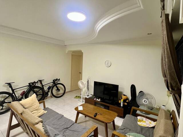 Room in Jurong West, 8 minutes walk to Jurong Point