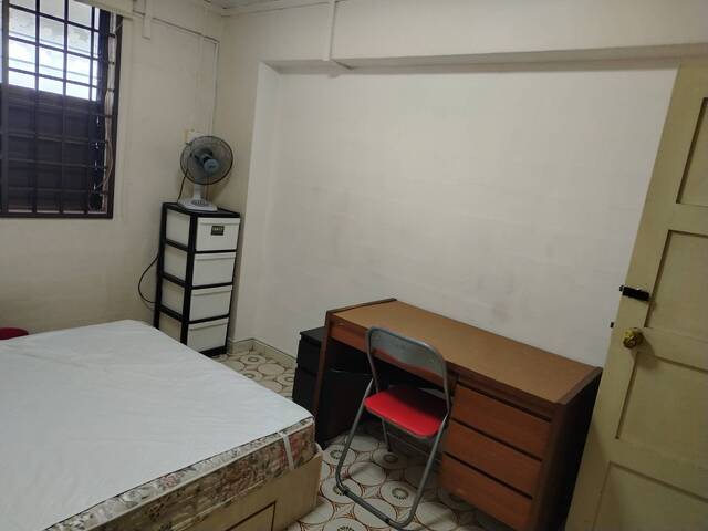 1 Bedroom for Rent to a female/ couple tenant at Block 116 Toa Payoh Lorong 2
