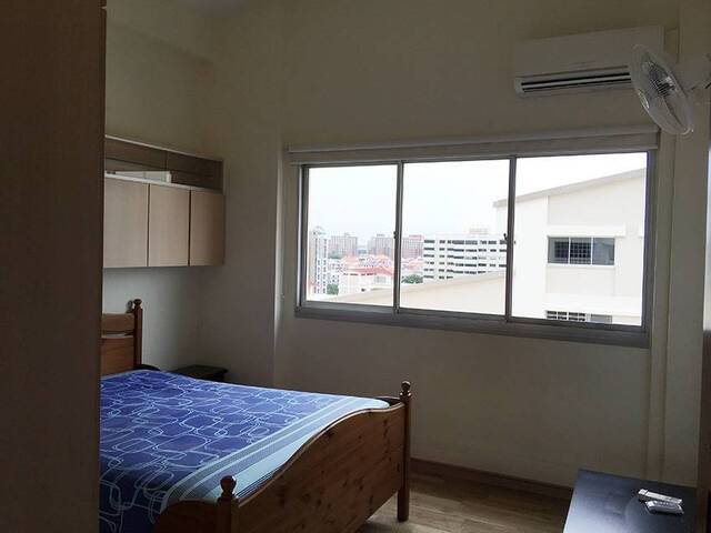πΈπ¬ Ideal for Single Male Expat β Clean & Breezy Room Near Kembangan MRT