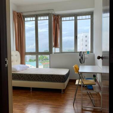 ROSEWOOD CONDO - $1100 for 1 lady (Woodlands MRT)