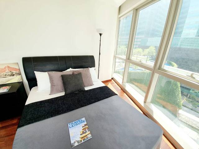 CBD Location , Big Marina Bay Sands View Queen Common Room