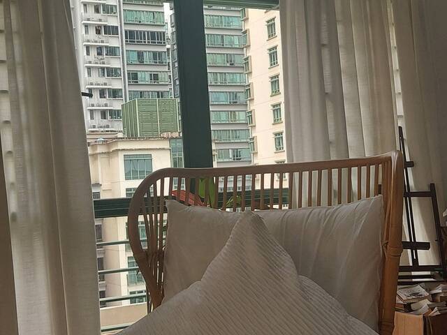 BEAUTIFUL CLEAN ROOM @ WINDERMERE CONDO.