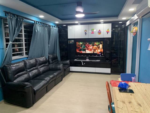 4-Room Flat @ Yishun Ave 3 BLK 766!