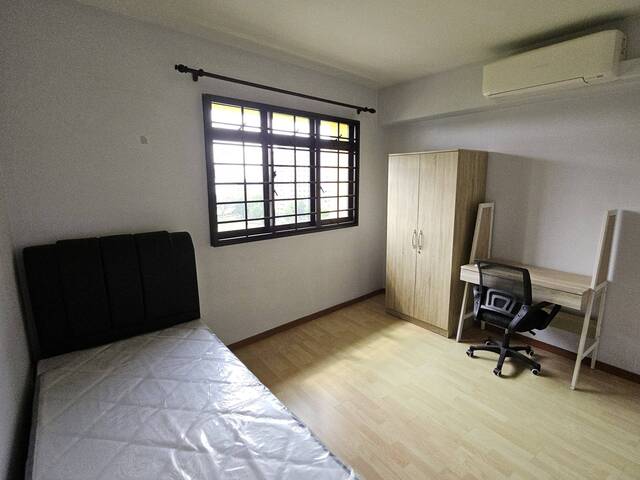 One single room for rental (1Female only)