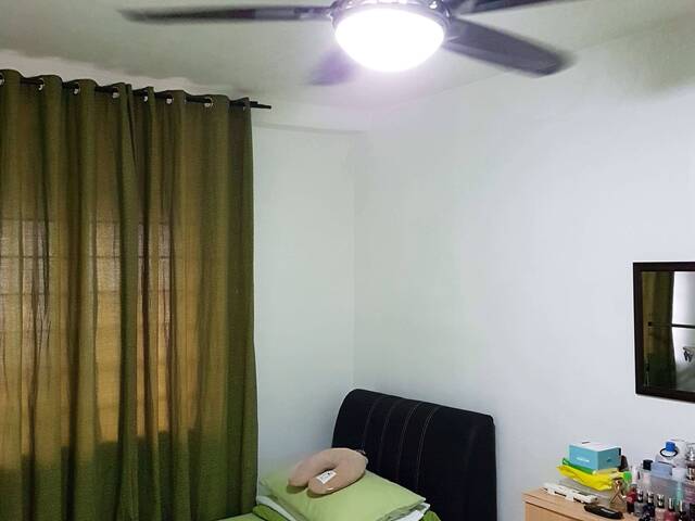 Looking for 1 female to share in 1 room