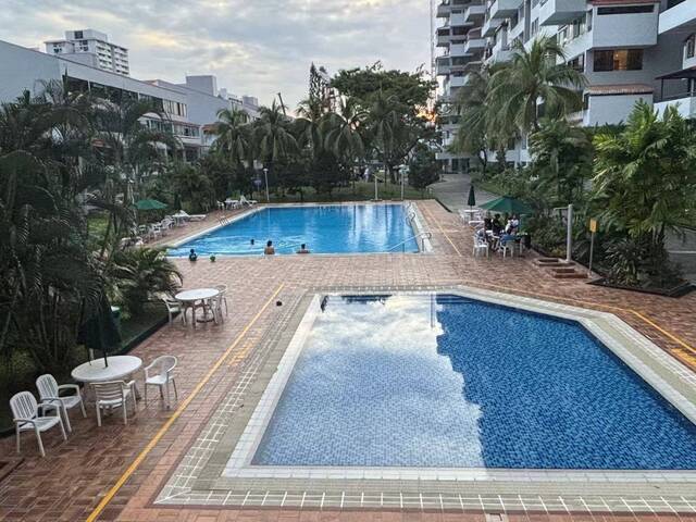 Condo room for rent - Tanah Merah MRT - Spacious / Bright / Quiet - 1 Pax Only