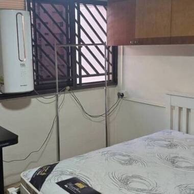 Common room at 709 hougang avenue 2 for rent! Aircon wifi!