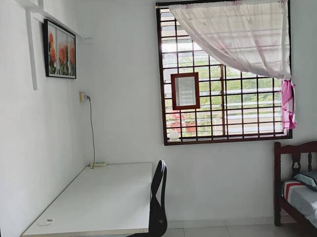 Blk 110 Commonwealth - $950 for 1 guy (Aircon + WiFi)