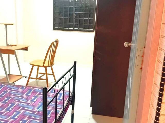 Common room for Rent at blk 121 Bedok Reservoir Road. Own bathroom! NO AGENT FEE