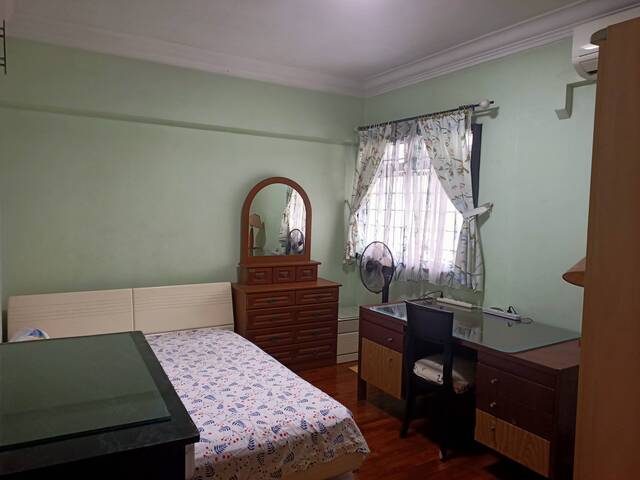 Near Pioneer MRT 5-room HDB High Level Common Room for Rent