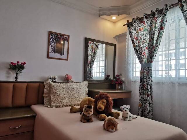 Common room at 858 tampines avenue 5 for rent! Aircon wifi!