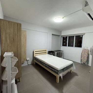 Near Serangoon MRT! Common room at 2 Lorong lew lian for rent! Aircon wifi!