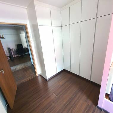 Common room, light cooking, near MRT, near Lot 1 Shopping Mall, new Aircon, new Mattress and more..