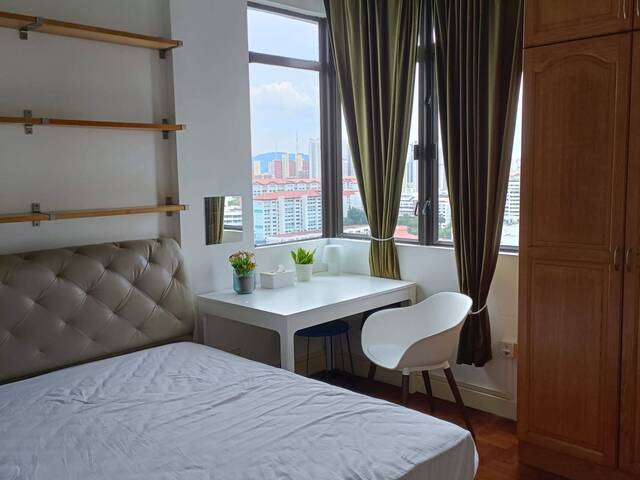 Master Room for Rent – Private Condominium (Parc Oasis) 2 minutes walk to Chinese Garden MRT