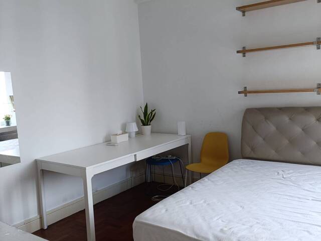 Master Room for Rent – Private Condominium (Parc Oasis) 2 minutes walk to Chinese Garden MRT