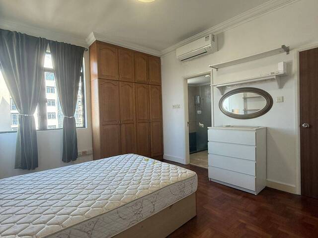 Master Room for Rent – Private Condominium (Parc Oasis) 2 minutes walk to Chinese Garden MRT