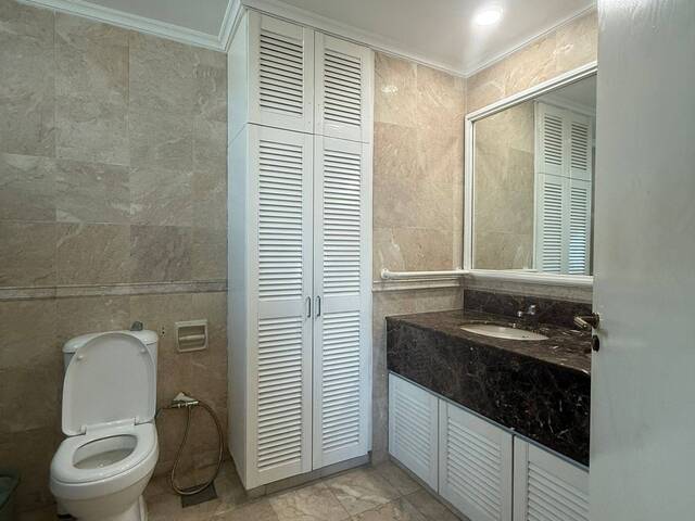 Master Room for Rent – Private Condominium (Parc Oasis) 2 minutes walk to Chinese Garden MRT