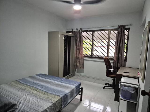 Common room at 250 kim keat link for rent! Wifi available!