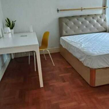 Near Chinese Garden MRT! No owner staying! Master room at Parc Oasis for rent! Aircon wifi!
