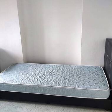 * A/C common room * Full furnished * near Redhill MRT