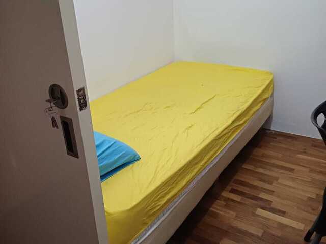7 a small Air-con Room w/out window , for Male Tenants only , 3 mins walk to Braddell mrt stn