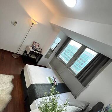 Just inside CBD , Squairsh Common Queen Room @ Central Location.