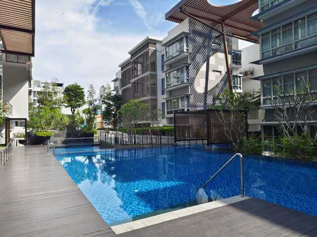 Luxury condo room near MRT Haw Par is for rent