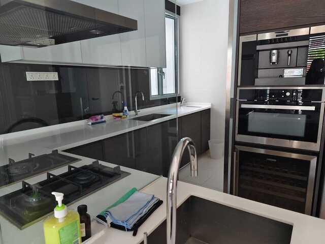 Luxury condo room near MRT Haw Par is for rent