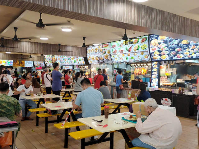 Room for rent, 5min walk to Pioneer MRT, 24hrs food stalls, minimarket & coffee shop
