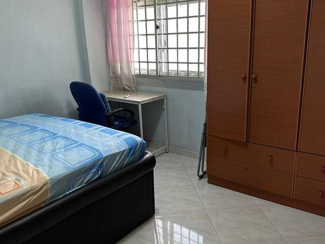 Common room with Aircon @ Choa Chu Kang Ave 4 for RENT