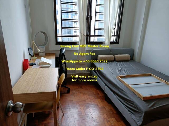 Jurong East MRT Master Room